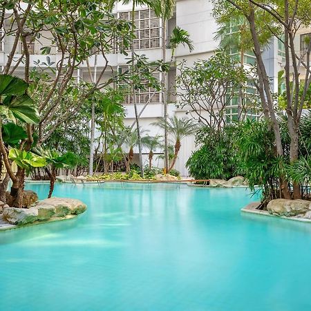 Dusit Suites Hotel Ratchadamri, Bangkok Zewnętrze zdjęcie The pool at the hotel