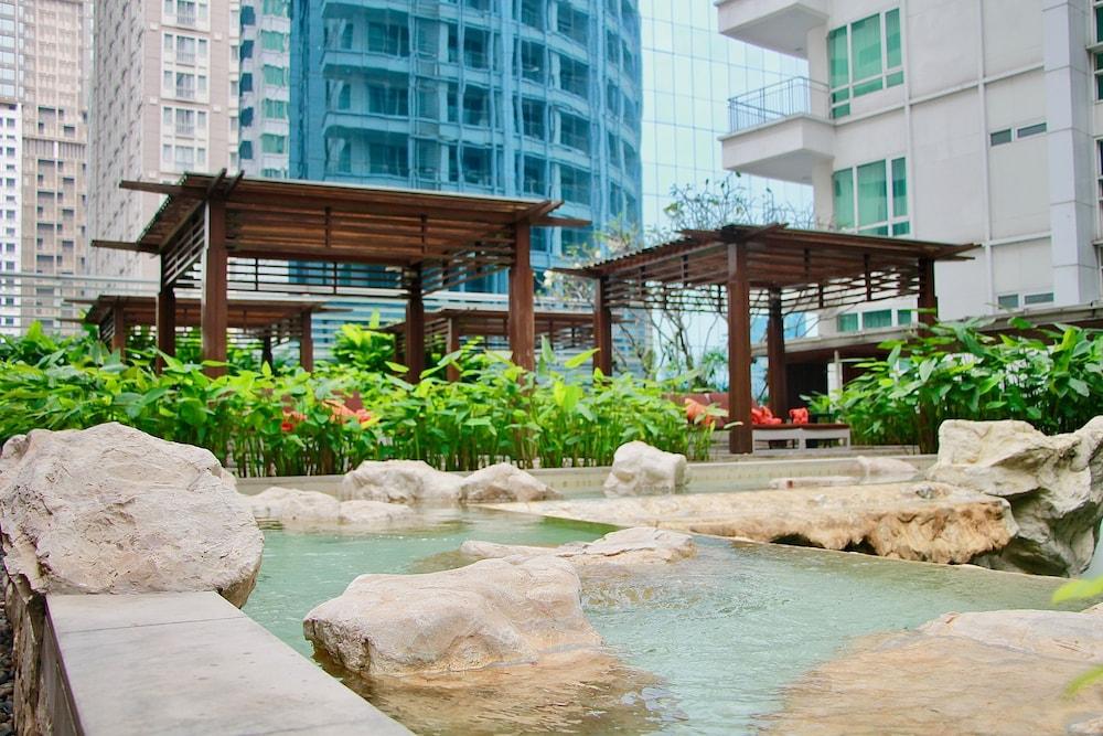 Dusit Suites Hotel Ratchadamri, Bangkok Zewnętrze zdjęcie The Rock Garden