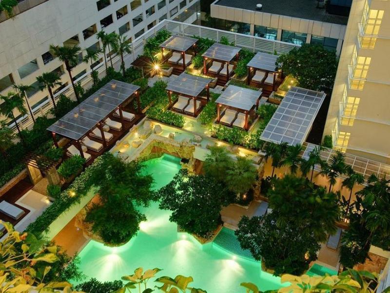 Dusit Suites Hotel Ratchadamri, Bangkok Udogodnienia zdjęcie The resort's interior courtyard
