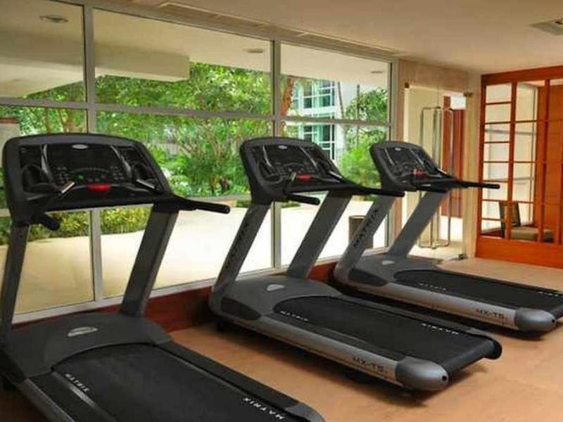 Dusit Suites Hotel Ratchadamri, Bangkok Udogodnienia zdjęcie Treadmills in a gym