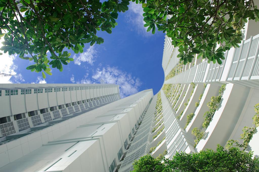 Dusit Suites Hotel Ratchadamri, Bangkok Zewnętrze zdjęcie The vertical green wall at the National University of Singapore