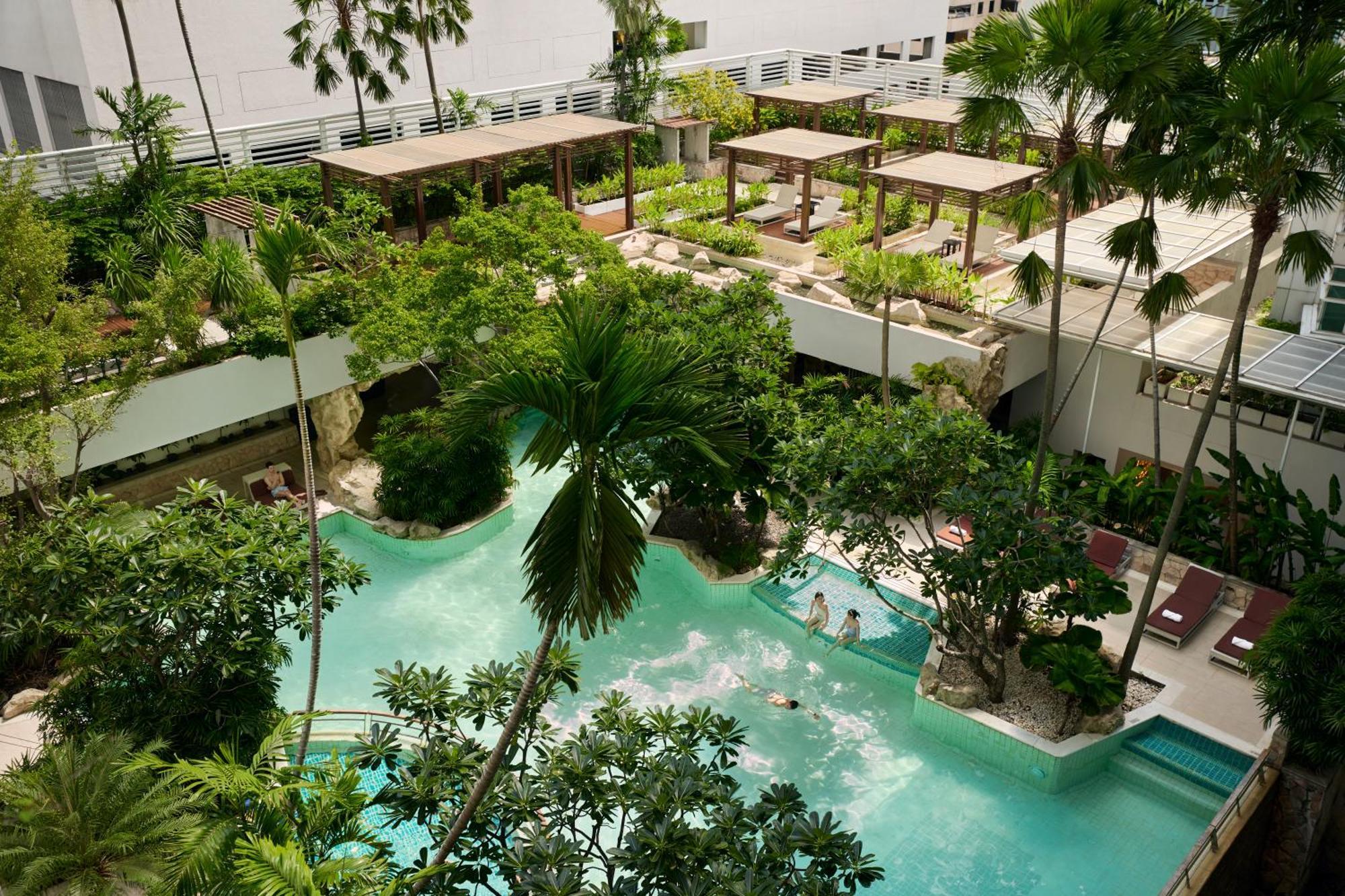 Dusit Suites Hotel Ratchadamri, Bangkok Zewnętrze zdjęcie The resort's lagoon